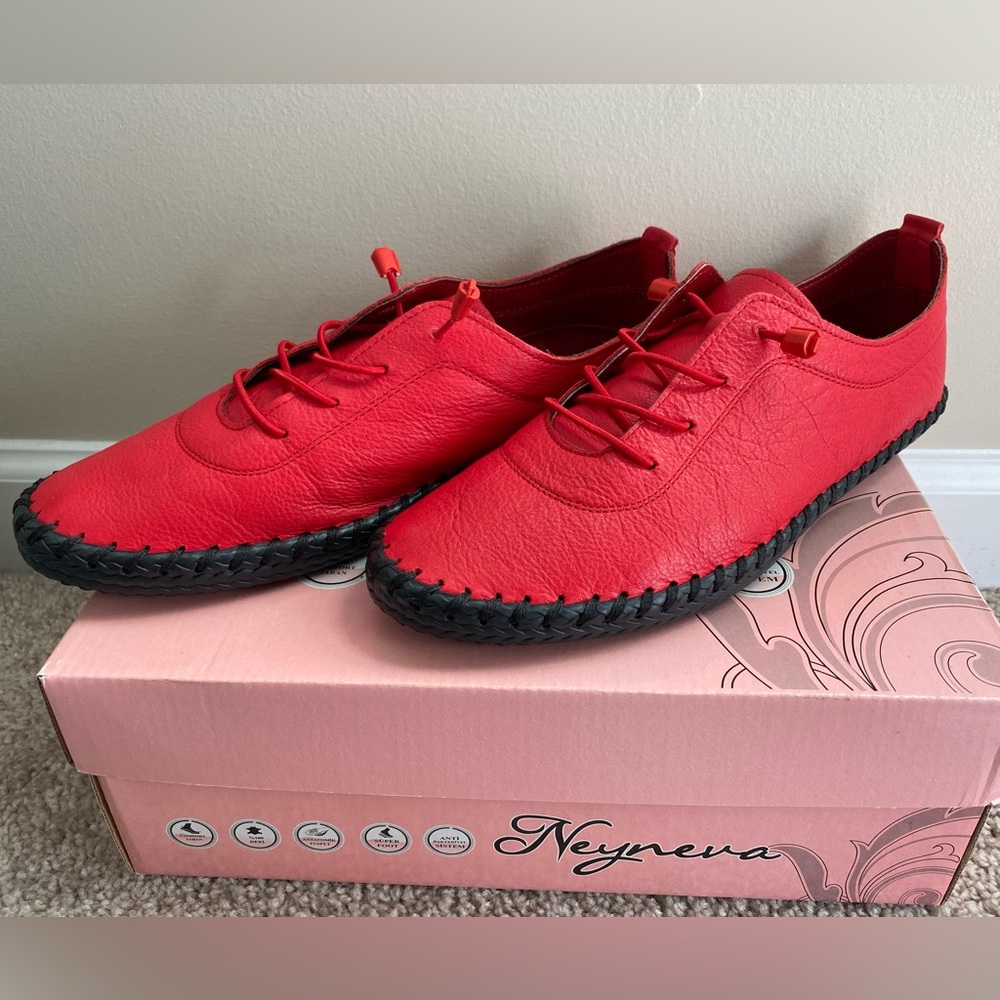 NEW NEYNEVA Women’s Red leather shoes. Size 39-8 very light and comfy